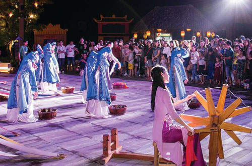 mini show bà chúa tằm tang 1