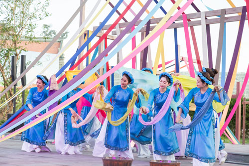 mini show bà chúa tằm tang 2