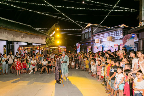 hoạt náo 4