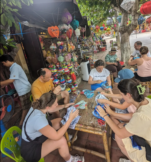 căng vài để dán đèn lồng căng vài để dán đèn lồng