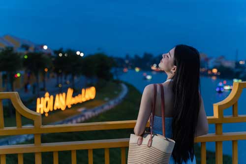 checkin tr&ecirc;n cầu &aacute;nh trăng