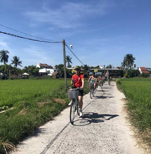 đạp xe ngo&agrave;i trời ở hội an