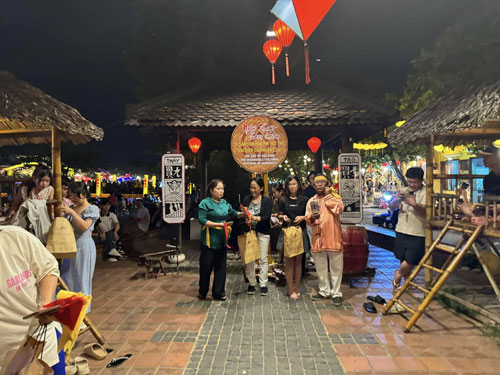 h&aacute;t b&agrave;i ch&ograve;i hội an